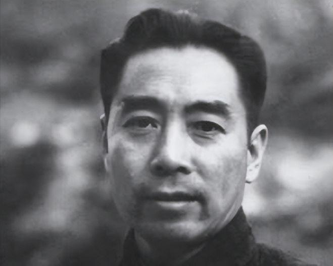 1962年2月，李克农的生命走到了尽头，临终前，他用尽全身力气，对家人说道：“在