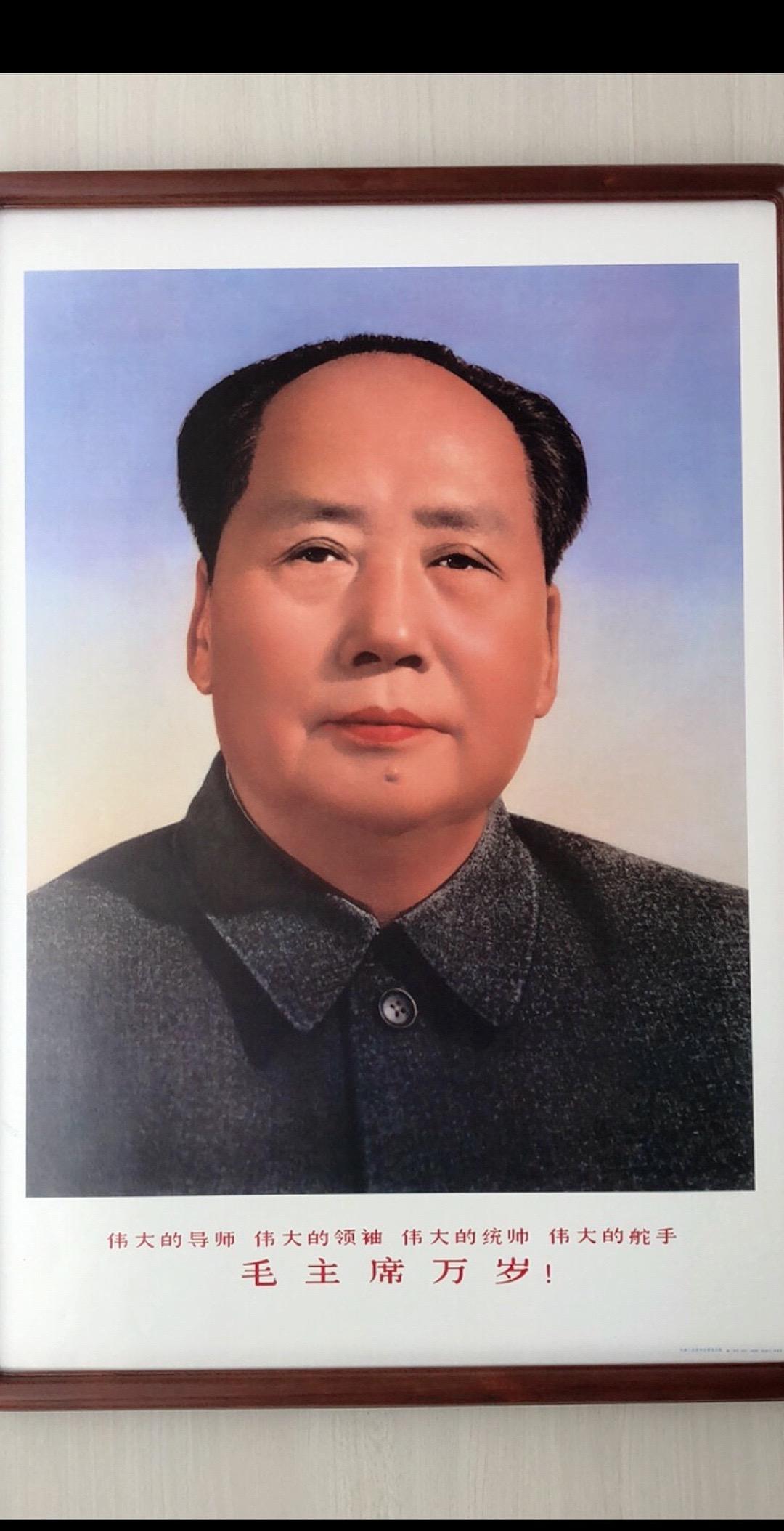 毛主席是党的领袖，是人民的靠山，他老人家心中一句：人民万岁，一心向党一...