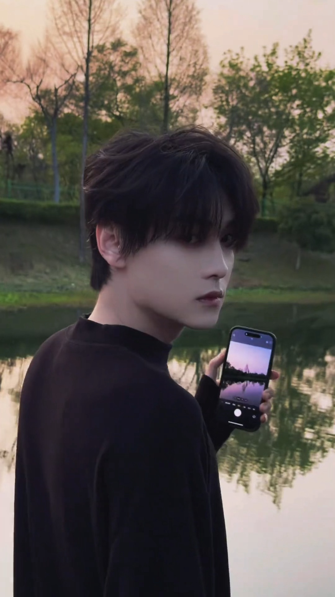 田栩宁四月营业 田栩宁四月营业 回眸暴击 顺毛完全是男大来的