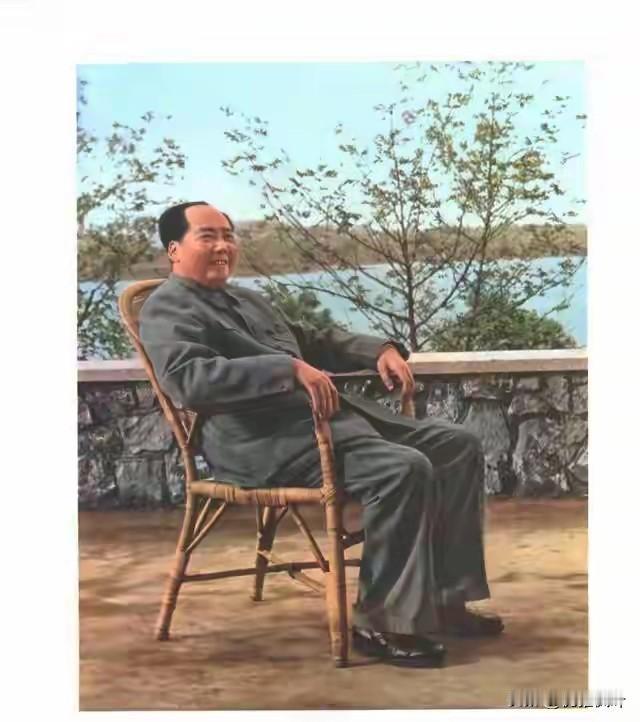 缅怀毛主席，致敬永恒的领路人！
有了您，长夜难明的华夏才有了曙光！
有了您，备受