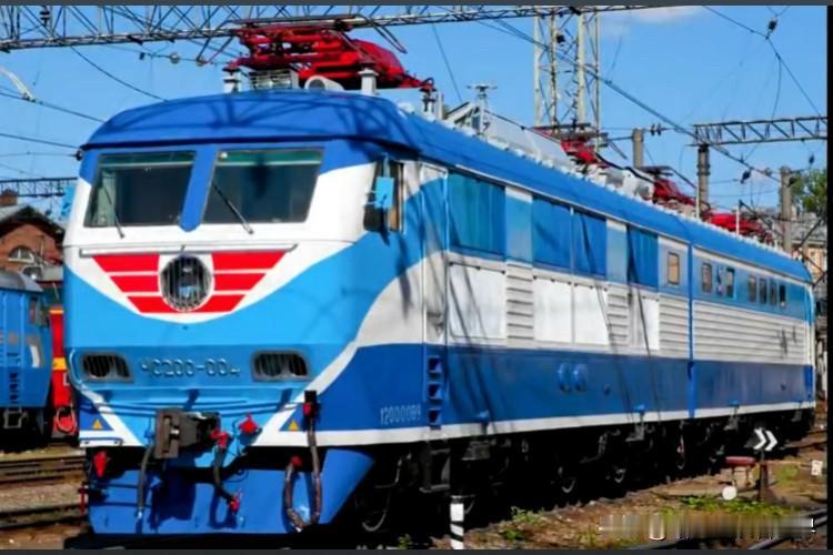 捷克斯科达造的CHS200准高速电力机车，前苏联的第一款时速200km/h的直流
