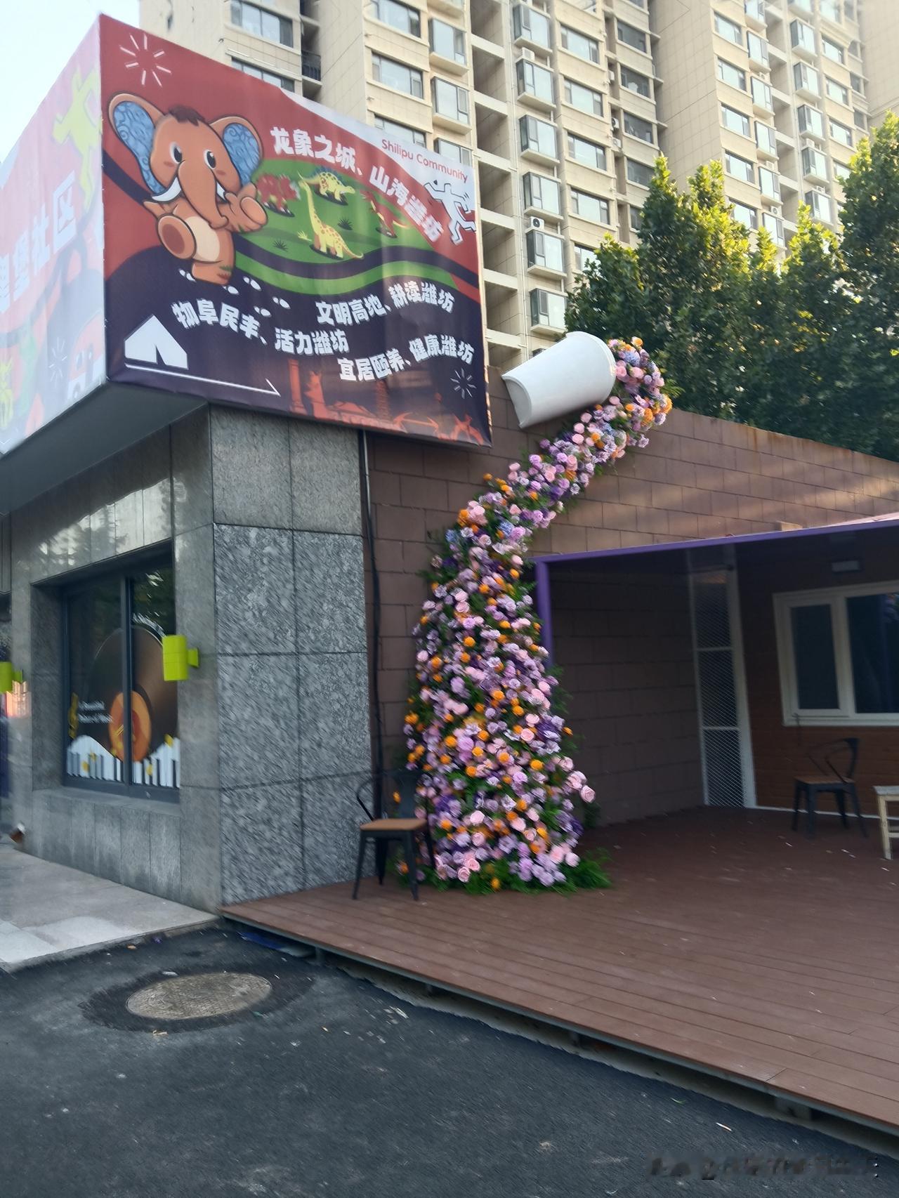 你问我答明晚的中秋晚会在我们这里，却捞不着去观看，你说遗憾不遗憾？