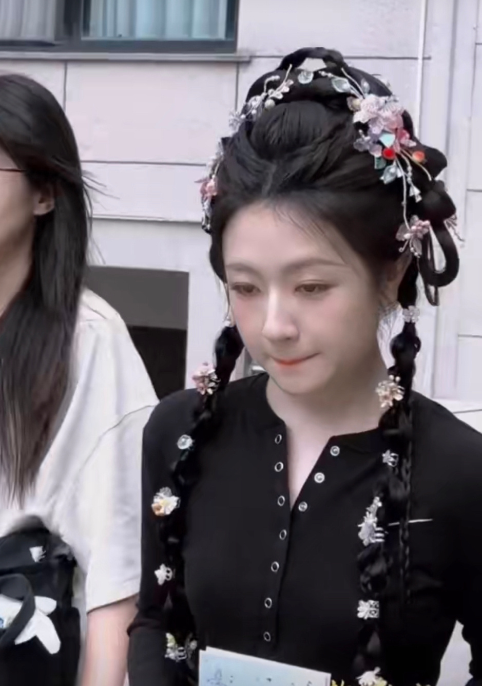 李兰迪《千夜奇谭》千云兮新造型出妆路透，双麻花辫甜美元气少女！ ​​​