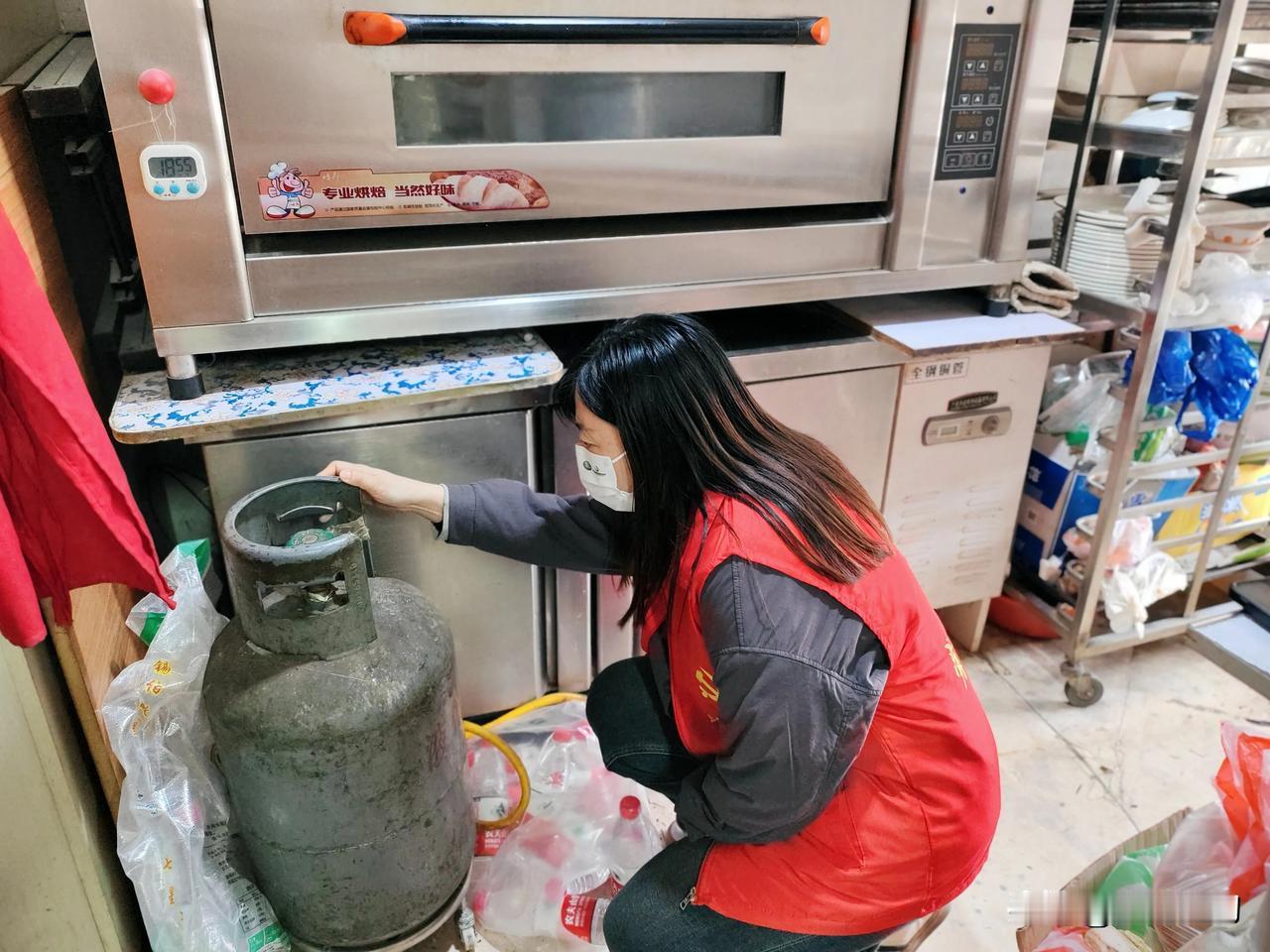 沈阳：网格在行动|“宣传+排查”齐发力 绷紧安全生产弦

安全重于泰山，防范始于