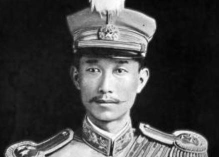 1904年，22岁的蔡锷迎娶29岁的刘长姑，怎料花轿临门，新娘誓死不嫁。蔡锷下不