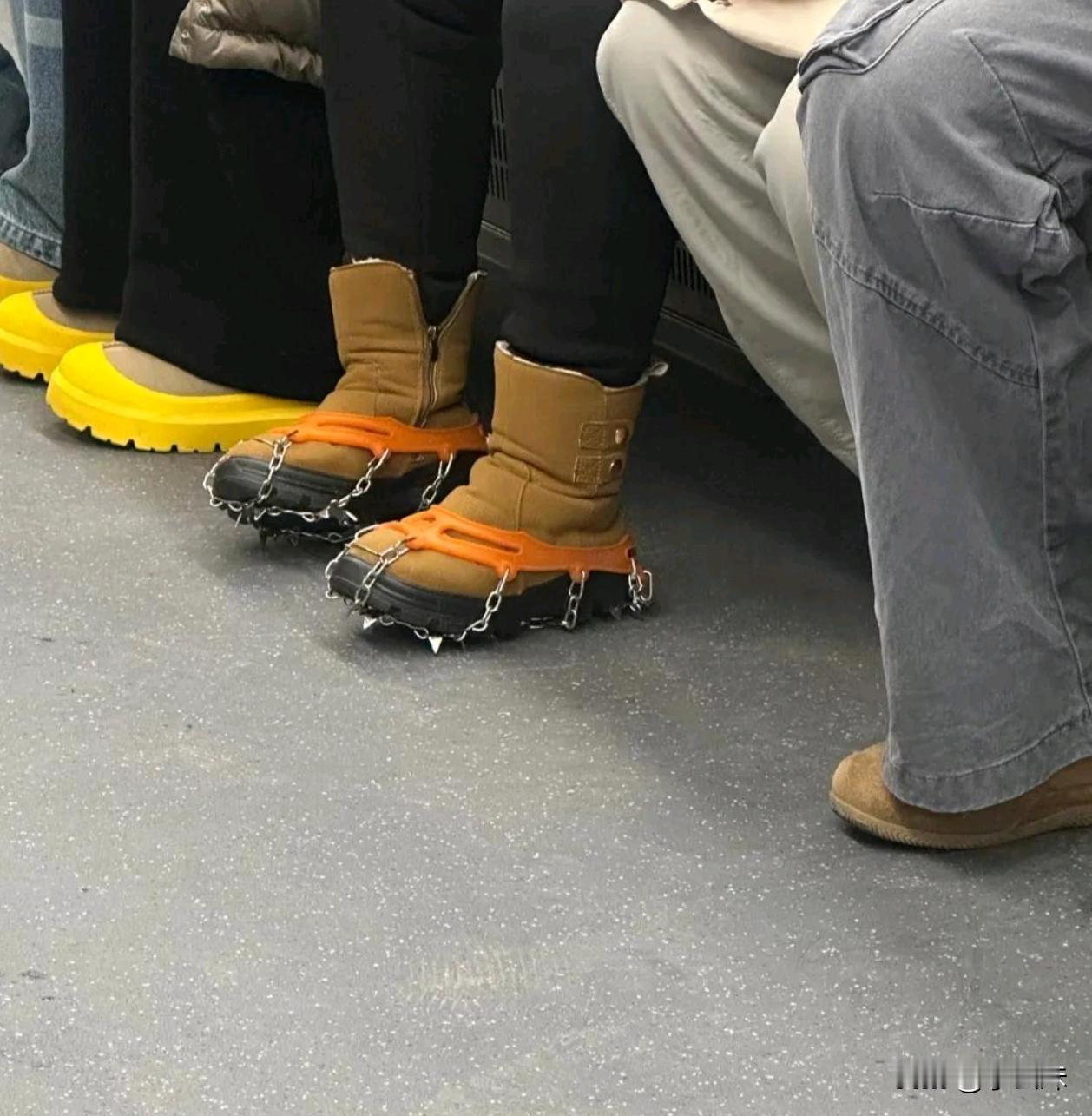 来个北方的朋友解释一下，脚上戴这个真的防滑吗？