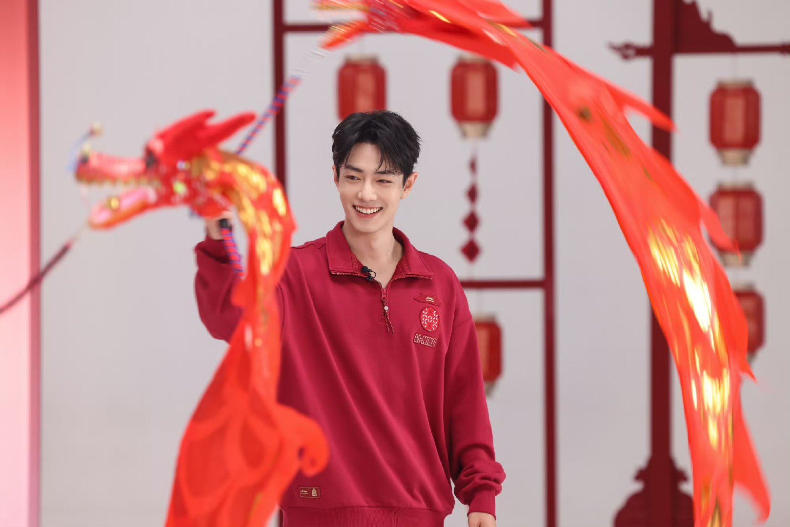 肖战新春氛围肖战穿新衣 肖战穿新衣肖战