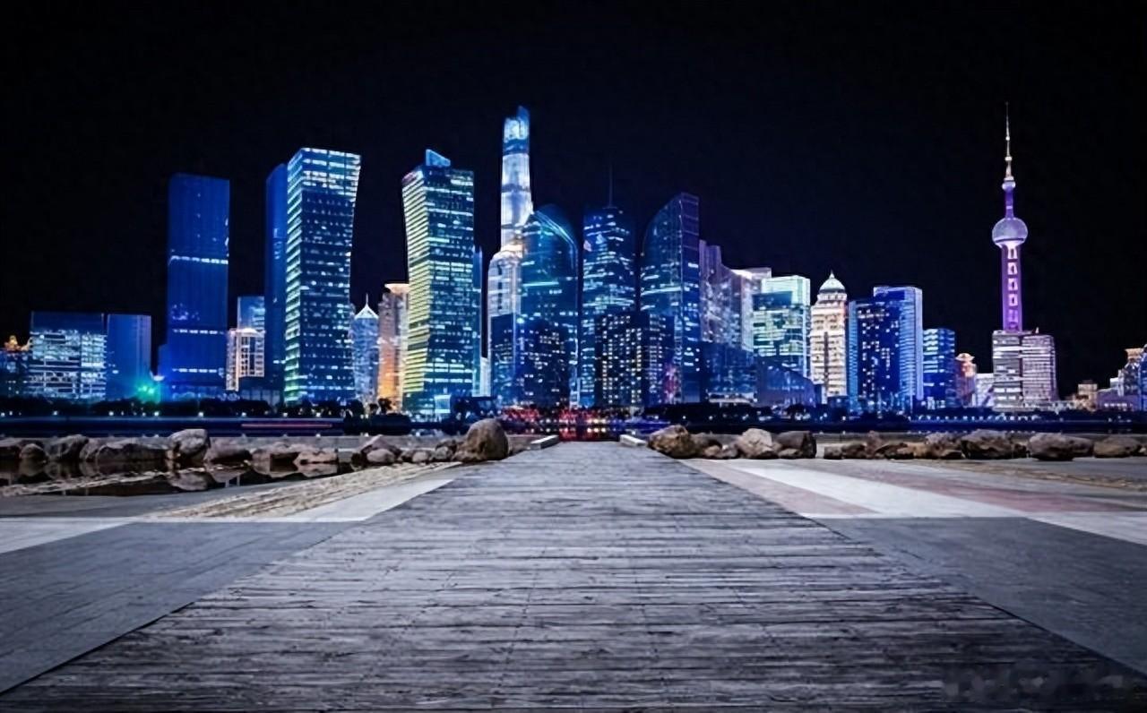 芯片不光是手机电脑里的芯，更是国家实力的硬杠杠。过去几年，美方一出手，就把全球半