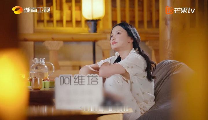 黄龄可以努力但别拼命湖南卫视背后 黄龄称悄悄努力不搞拼命模式，私下认真钻研唱法、