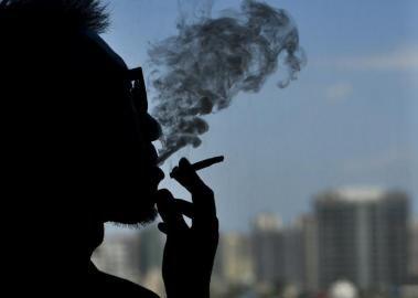 副局长愁坏了，按说这几年顺风顺水的一路走来颇是顺利，从委办打字员到科室负责人，一