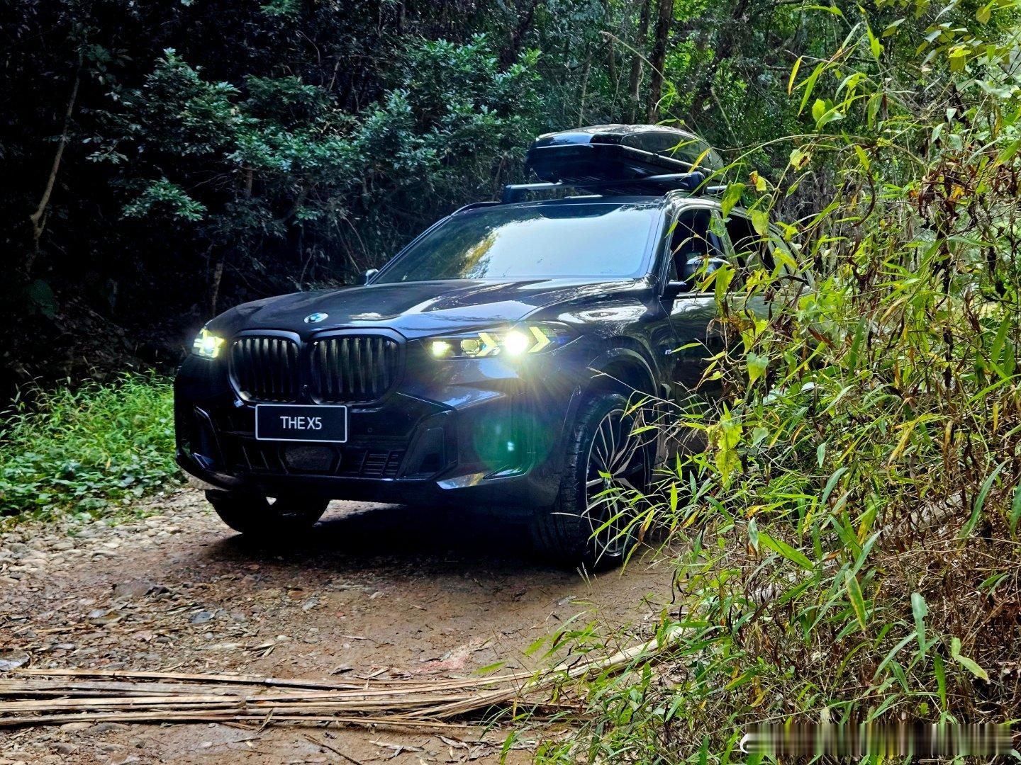 开宝马X5玩龙门水道，没想到通过性能还不错，就是要保护好轮胎，才可以玩的尽兴 