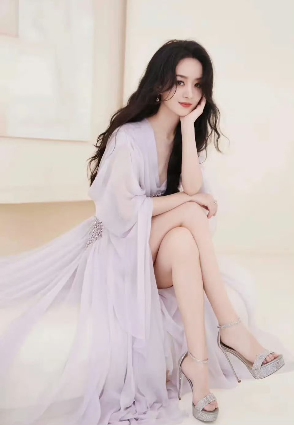天呐！真的好厉害有时候真的很佩服女明星们穿着恨天高走路还走的很稳… ​ ​​​