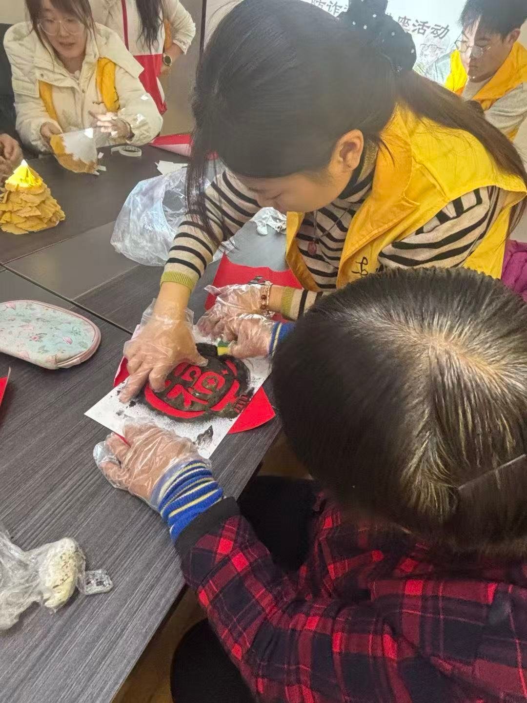 秦岭笑谈曲阜师范大学山东学子寒假在行动 【曲园学子寒假社会实践】2月5日，曲阜师