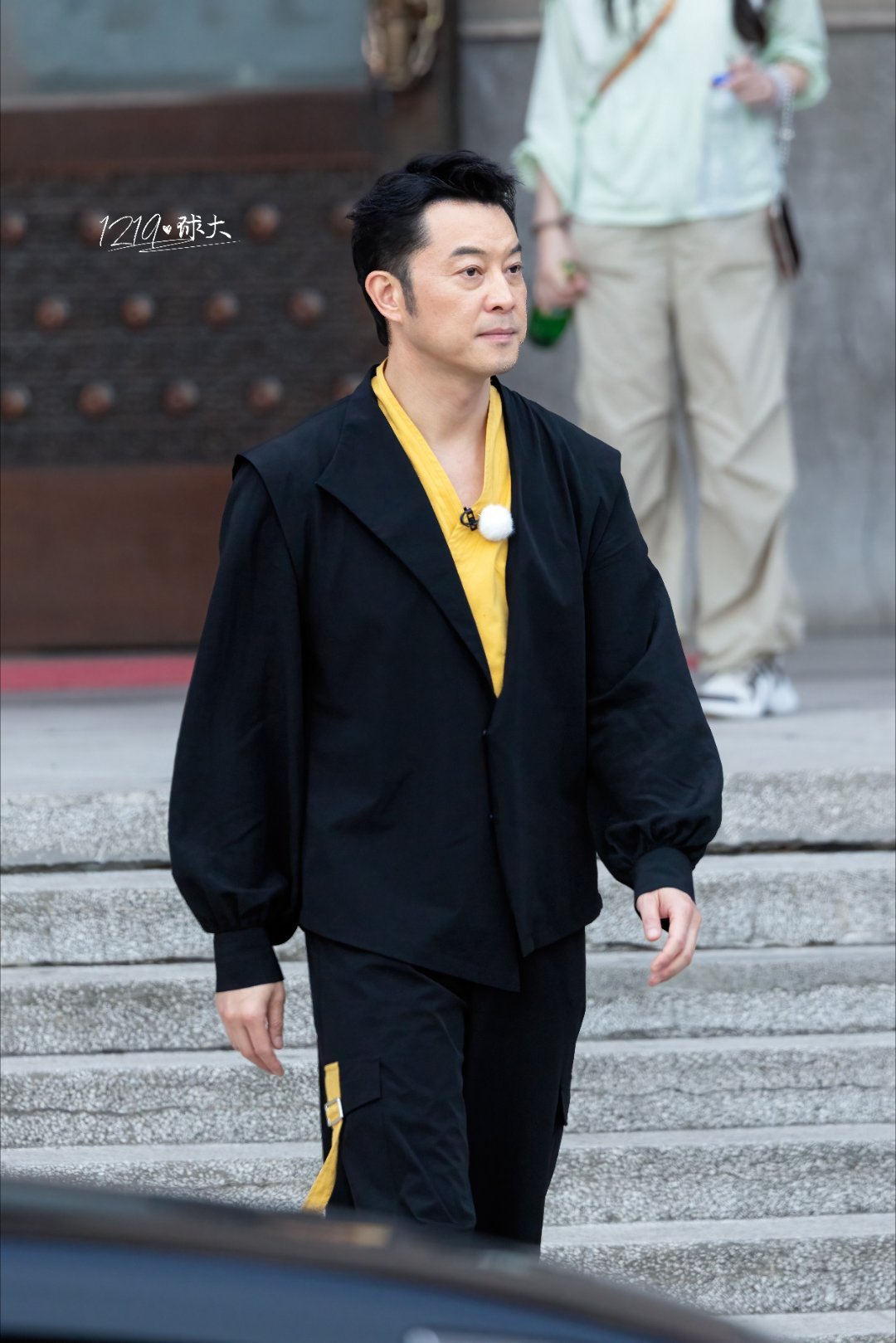 沙溢紧急公关奔跑吧捣蛋→看清→秒怂→站好。沙哥这串操作如行云流水，每个打工人都懂