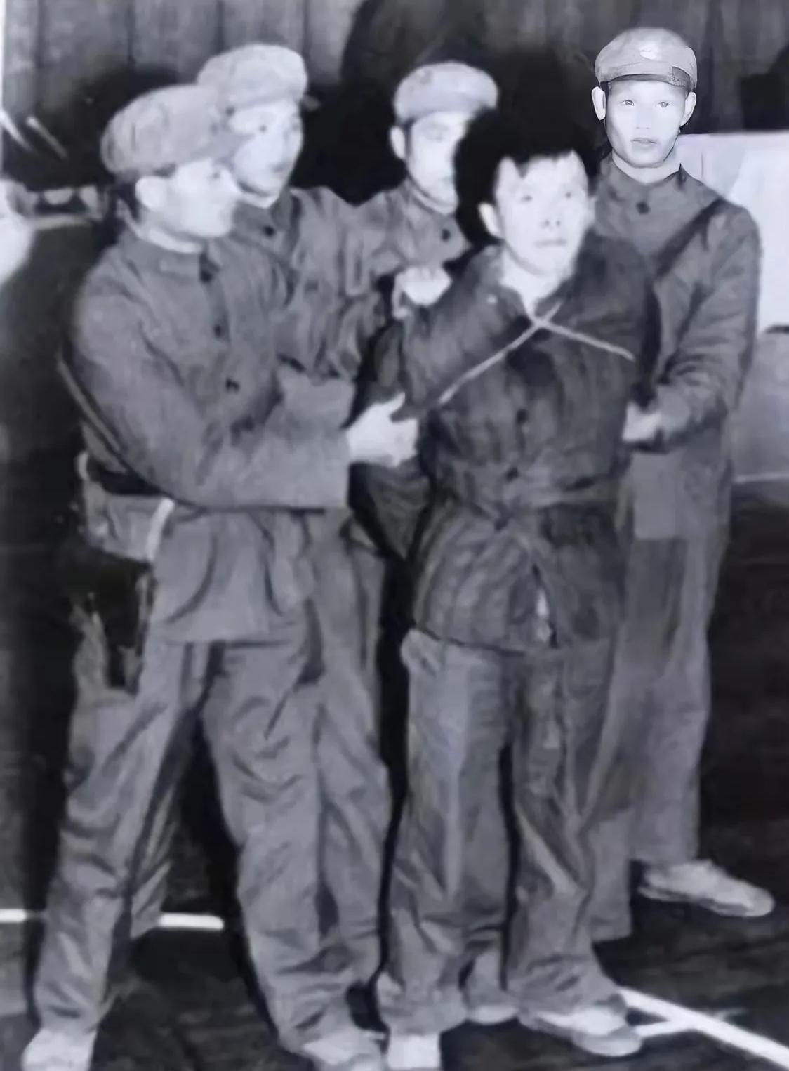没想到1979年杭州万人公审现场被4名法警死死摁住的壮汉，竟是当年杭州人闻之色变