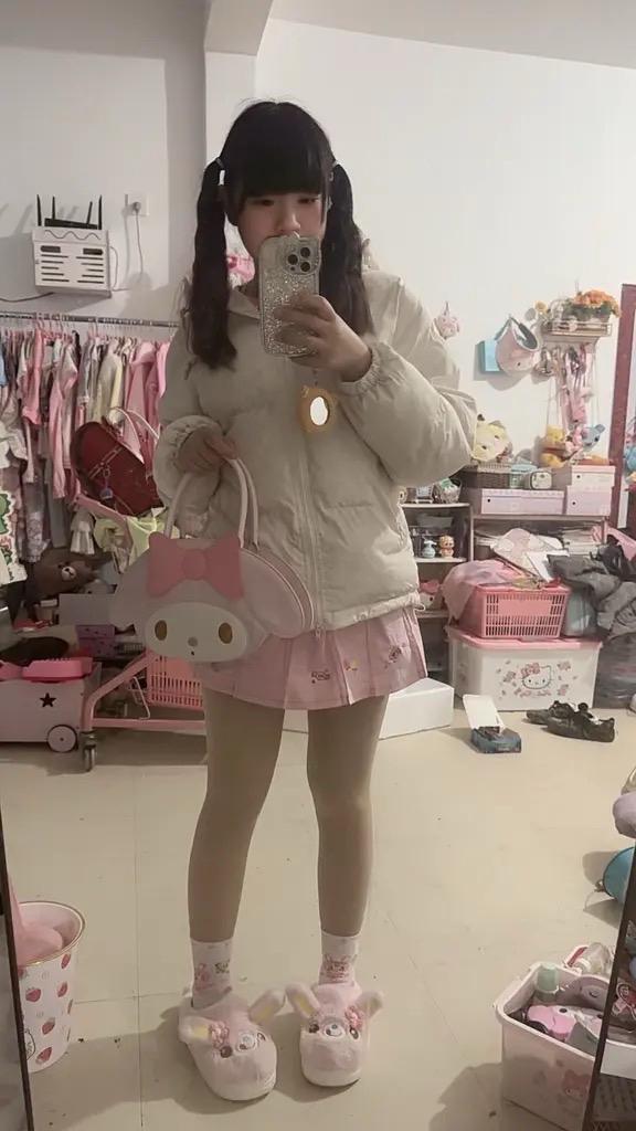 不要看我长得乖就欺负我，人家很凶的哟