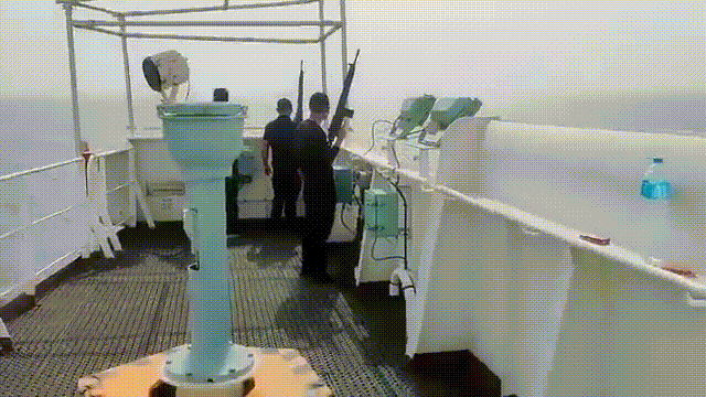 6月17日，网上出现了，早前被也门胡塞武装使用无人自爆艇击沉的，希腊籍导师号商船