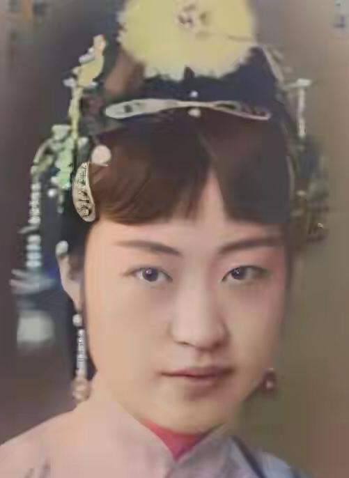 民国时期的一个女人，居然睡过三个权贵。第一个是溥杰（溥仪的弟弟），第二个是张学良