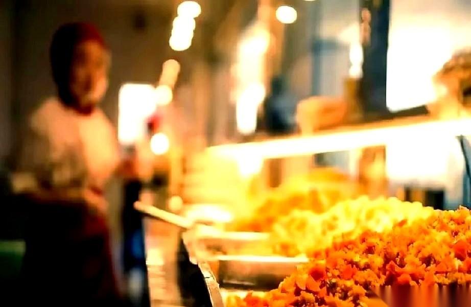 一锤定音了。
2027年底前，北京所有中小学，必须自建食堂。
那个让家长们堵心了