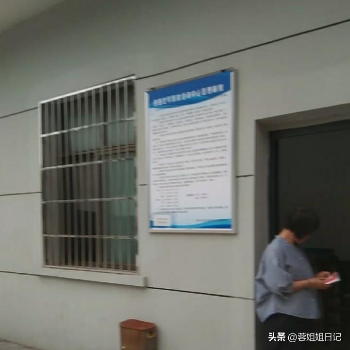 我现在用的这个手机很卡，内存又小，根本无法适应我做自媒体了。家里的电脑也需要换了