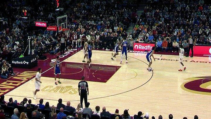 被快船送走一个月的哈登，把76人赛季横扫了。
 
3月9日骑士主场对阵76人，第