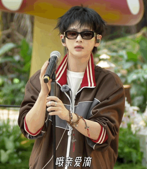 音你而来路演彩排舞台路透彩排都实力爆棚，歌声共情力拉满，《雾里》开口即沦陷，绿色