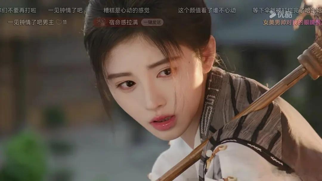 现在鞠婧祎接的戏真的是只给她镜头啊，除了长得美，真的没有一点演技 