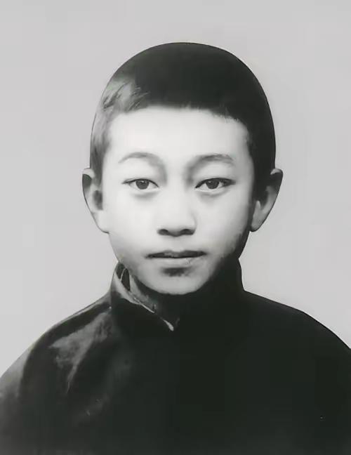 1921年，福州名手林贻堂和人下围棋，赌注是五块银元，占尽上风之时，一个7岁的小