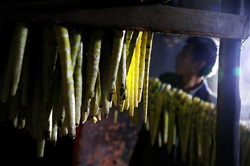 “甲醛白菜”爆料博主再曝“硫磺熏笋”：起到漂白增色效果，保质期可达一年，运往外地