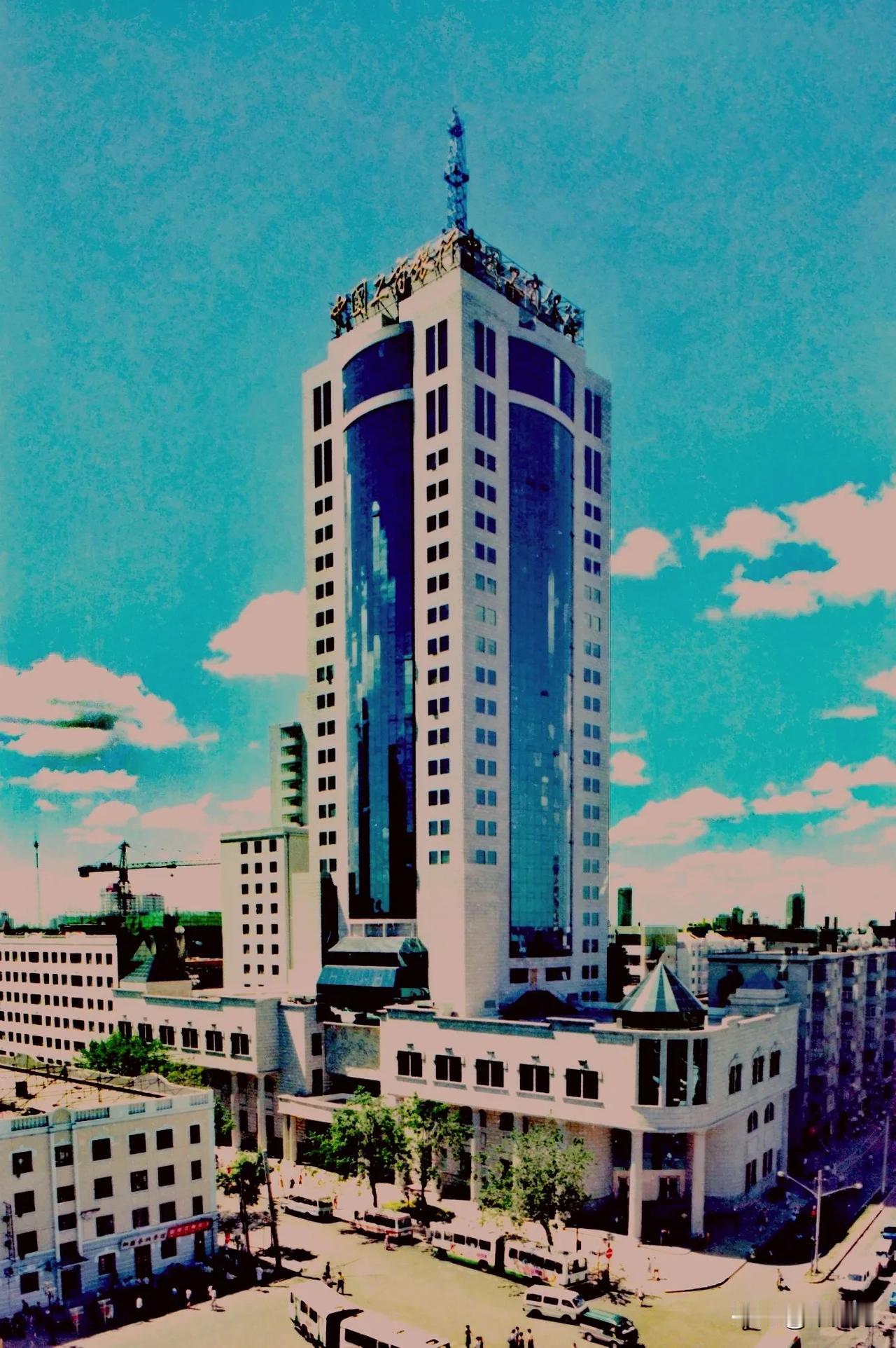 百年中央大街上的现代建筑