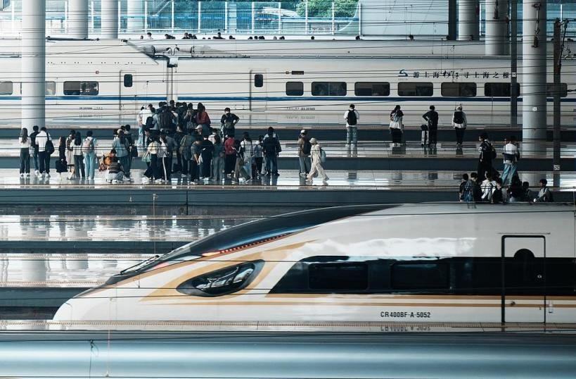 【前五个月全国铁路发送旅客19.69亿人次，创历史新高】记者13日从国铁集团获悉
