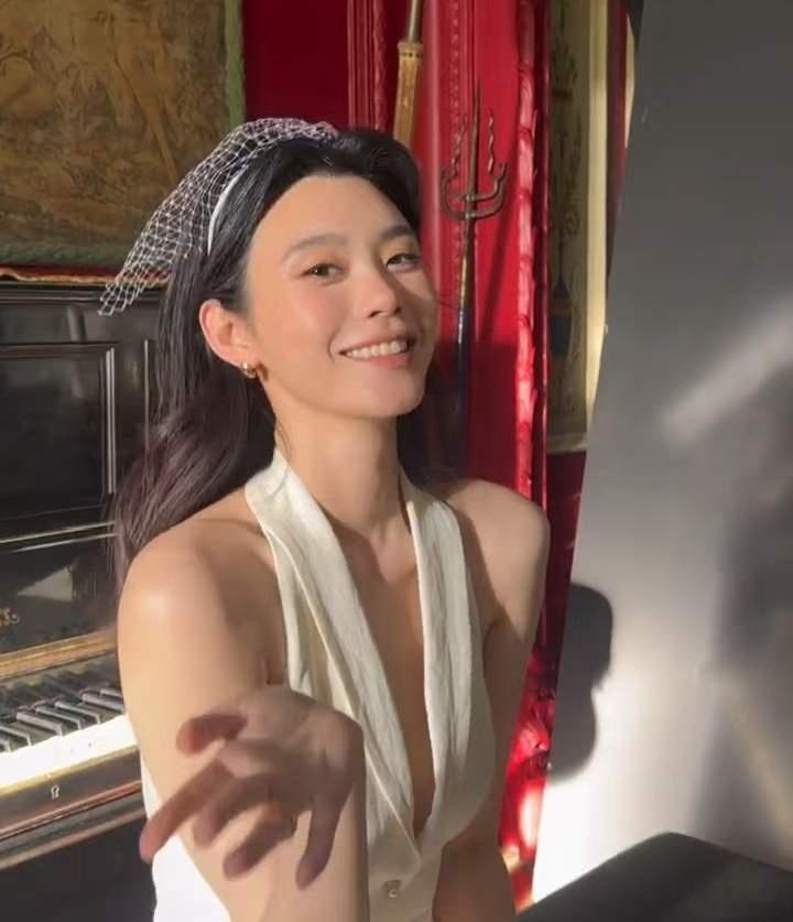 1、奚梦瑶这一回是要扬眉吐气了，毕竟嫁入豪门这么久，圈内很多人都在看她的笑话，吐