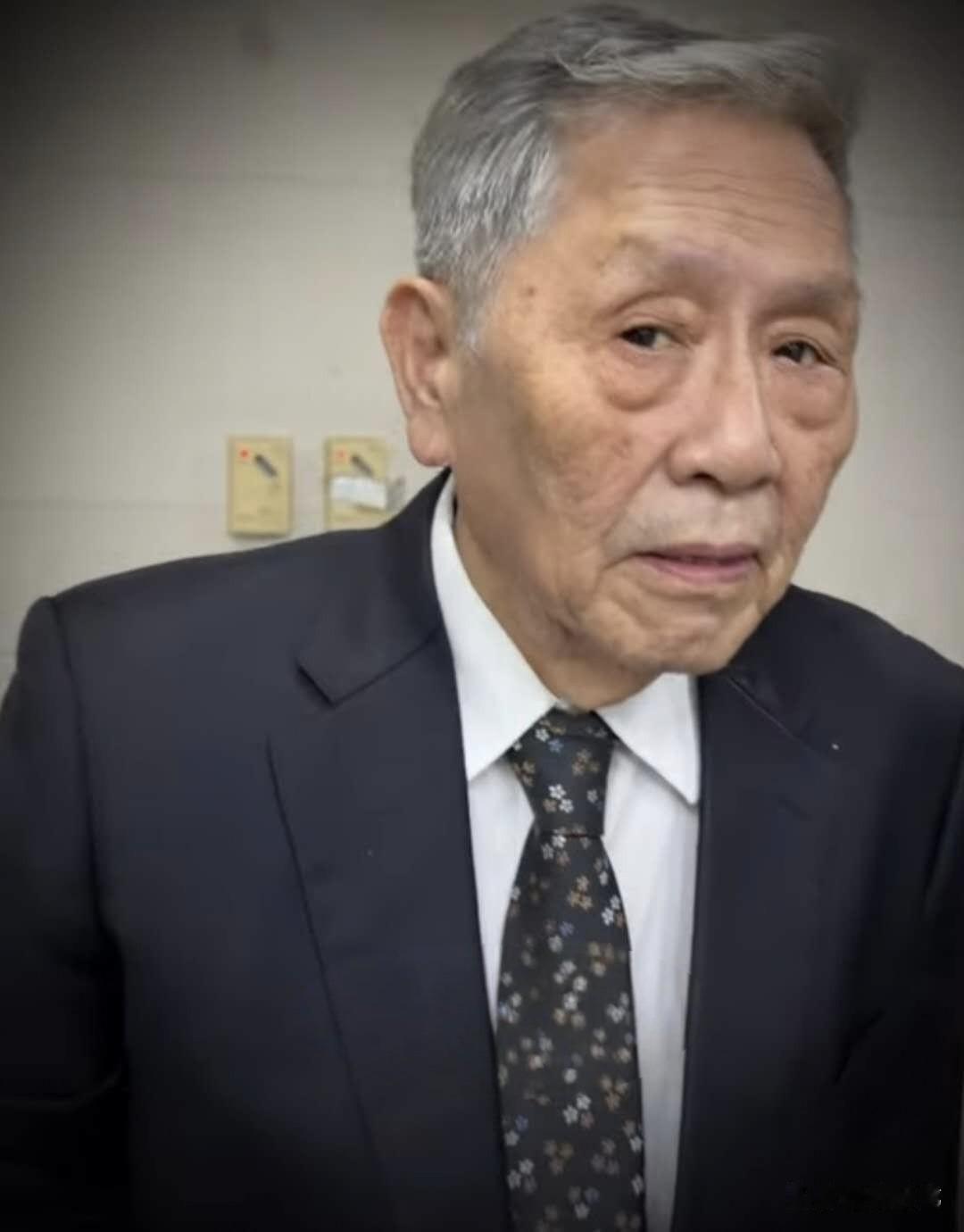听到帅化民说“该死还不死，这个月已经死了六个好朋友了，人生自古谁无死，别插队就好