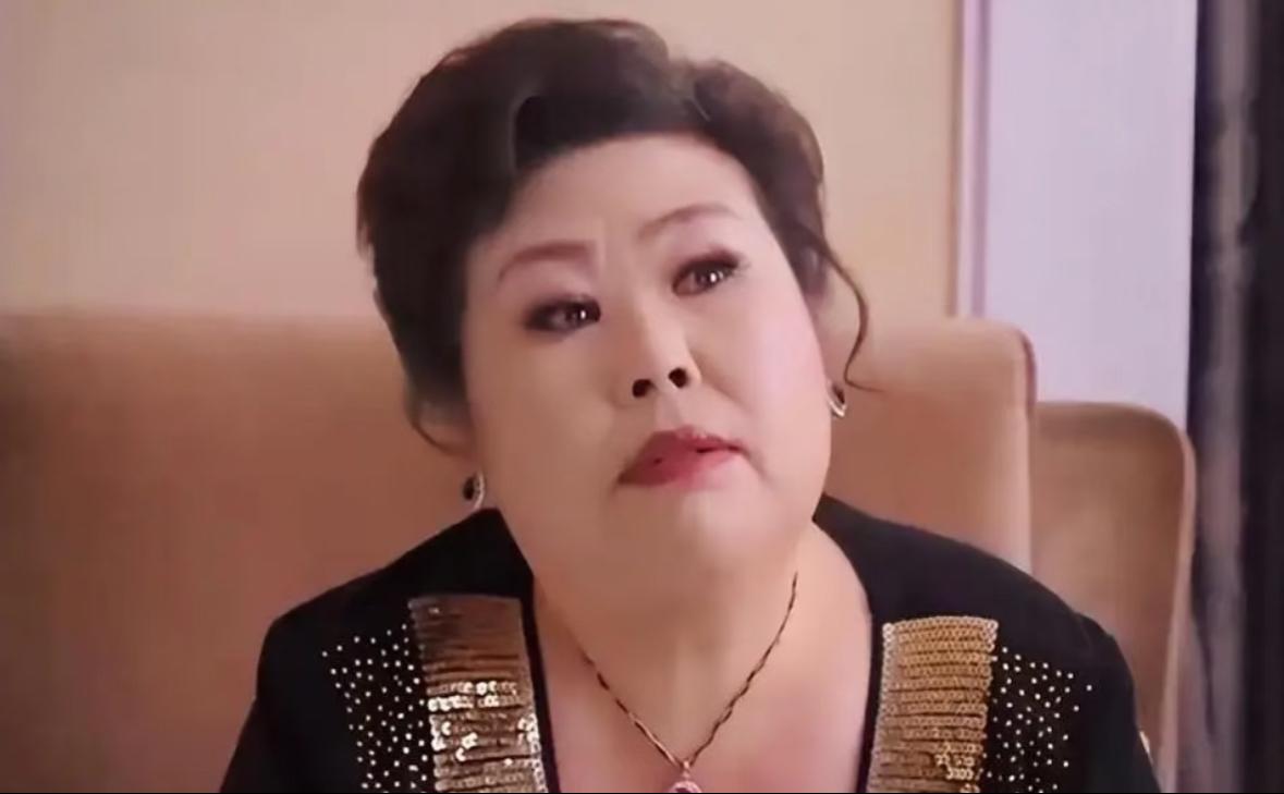 看到富婆姐姐董立范离世的消息后，
我默默的做了三个决定。

第一，坚决不恋爱脑，