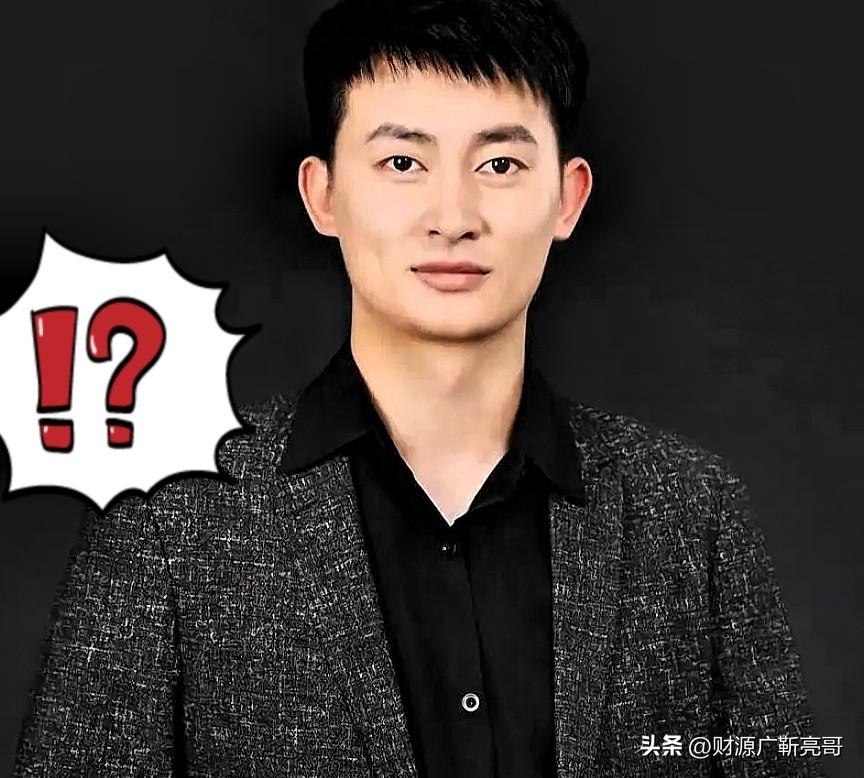 张雪峰这回算是把“画饼”玩明白了。

他那个“峰学蔚来”刚换了把手，新CEO叫武