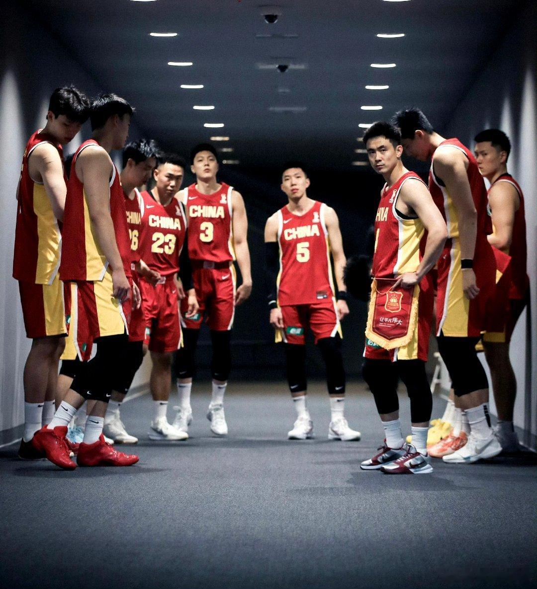 中国男篮 首发阵容 亚运会1/4决赛，中国男篮vs沙特男篮。中国男篮本场首发：廖