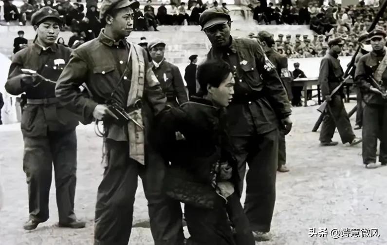 1944年，匪首宋殿元发现有个妇人颇具姿色，不仅强奸一夜，还强迫她拜堂。拜把子兄