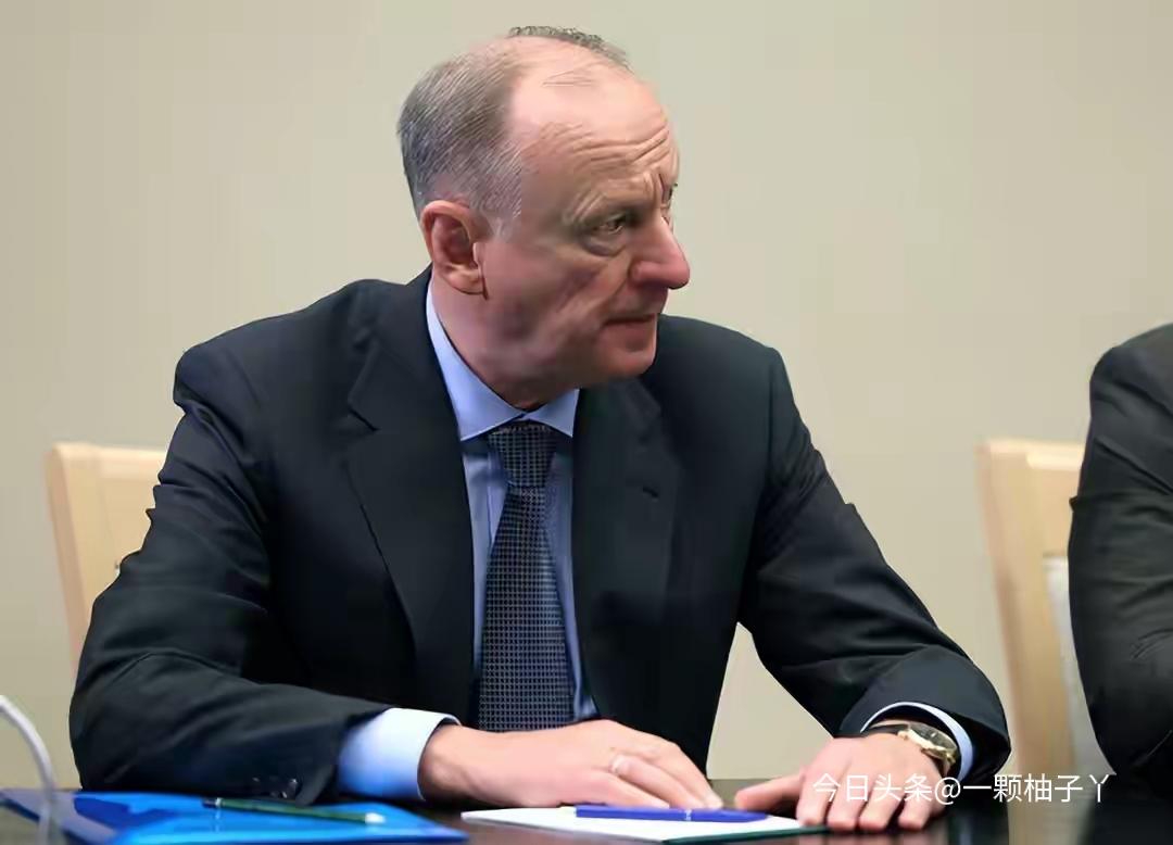 2026年3月底，英国确实授权军方在自家领海和专属经济区拦截俄受制裁油轮，算是强