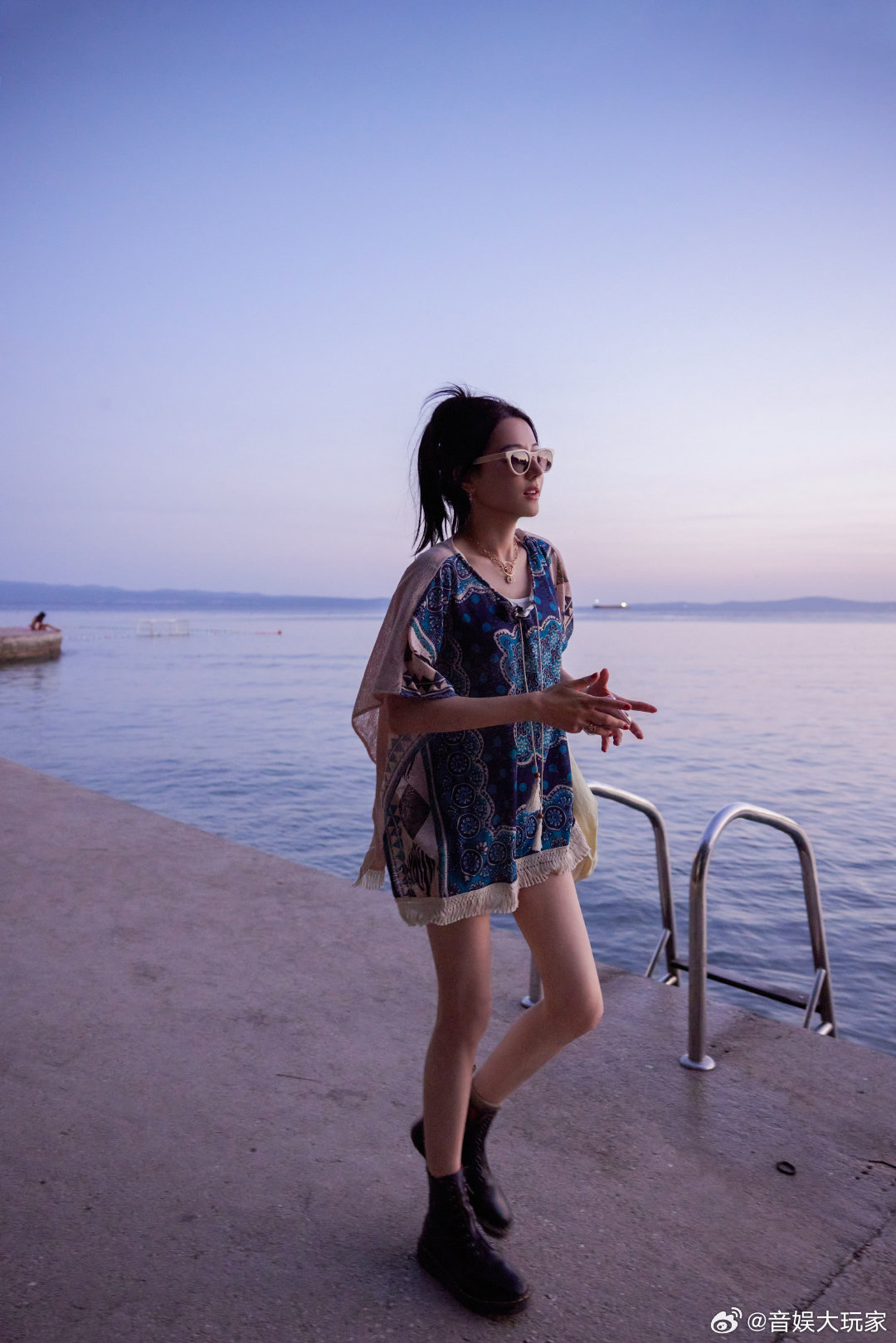 #迪丽热巴克罗地亚游客照##迪丽热巴海边look#  好漂亮啊 ​​​