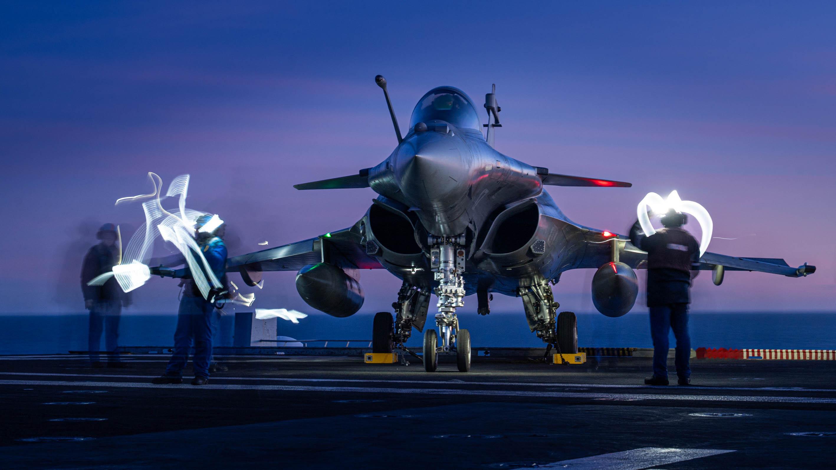 复杂光学环境摄影：Marine nationale 