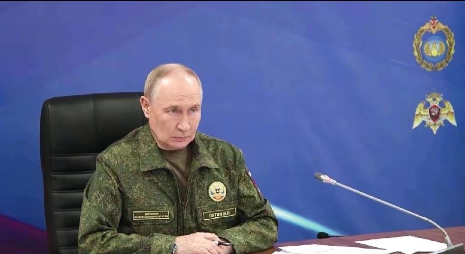 现在，泽连斯基内心的苦，恐怕只有几百年前的窦娥才能体会得到。
在俄方宣称普京官邸