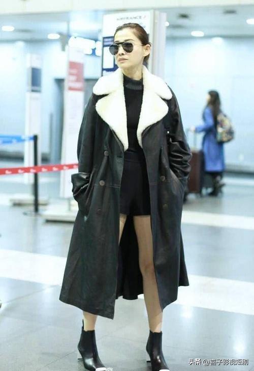 🖤梅婷一袭黑色皮衣惊艳亮相，瞬间成为全场焦点！利落的剪裁勾勒出她修长的身形，皮