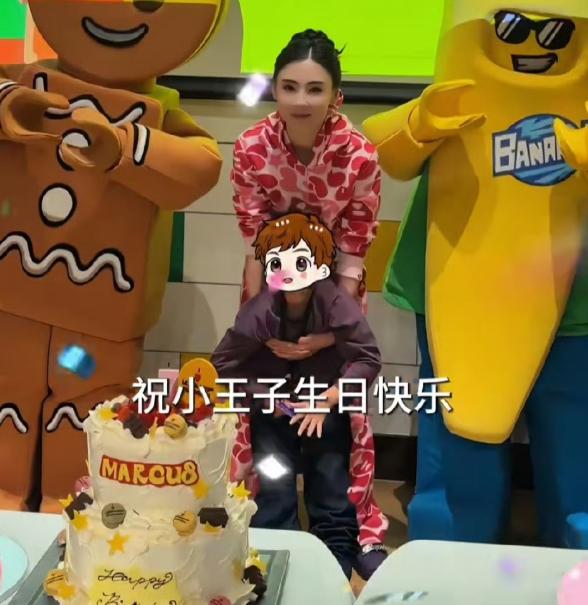 张柏芝，不再隐瞒！

2018年，张柏芝未婚先孕生下3胎，生父成谜，如今，小儿子