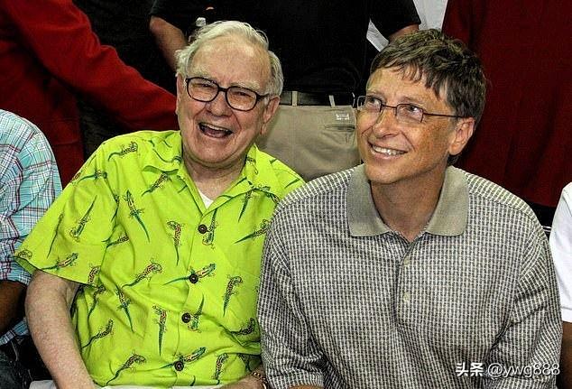 沃伦·巴菲特透露，在与杰弗里·爱泼斯坦有关的爆炸性文件曝光后，他已与比尔·盖茨断