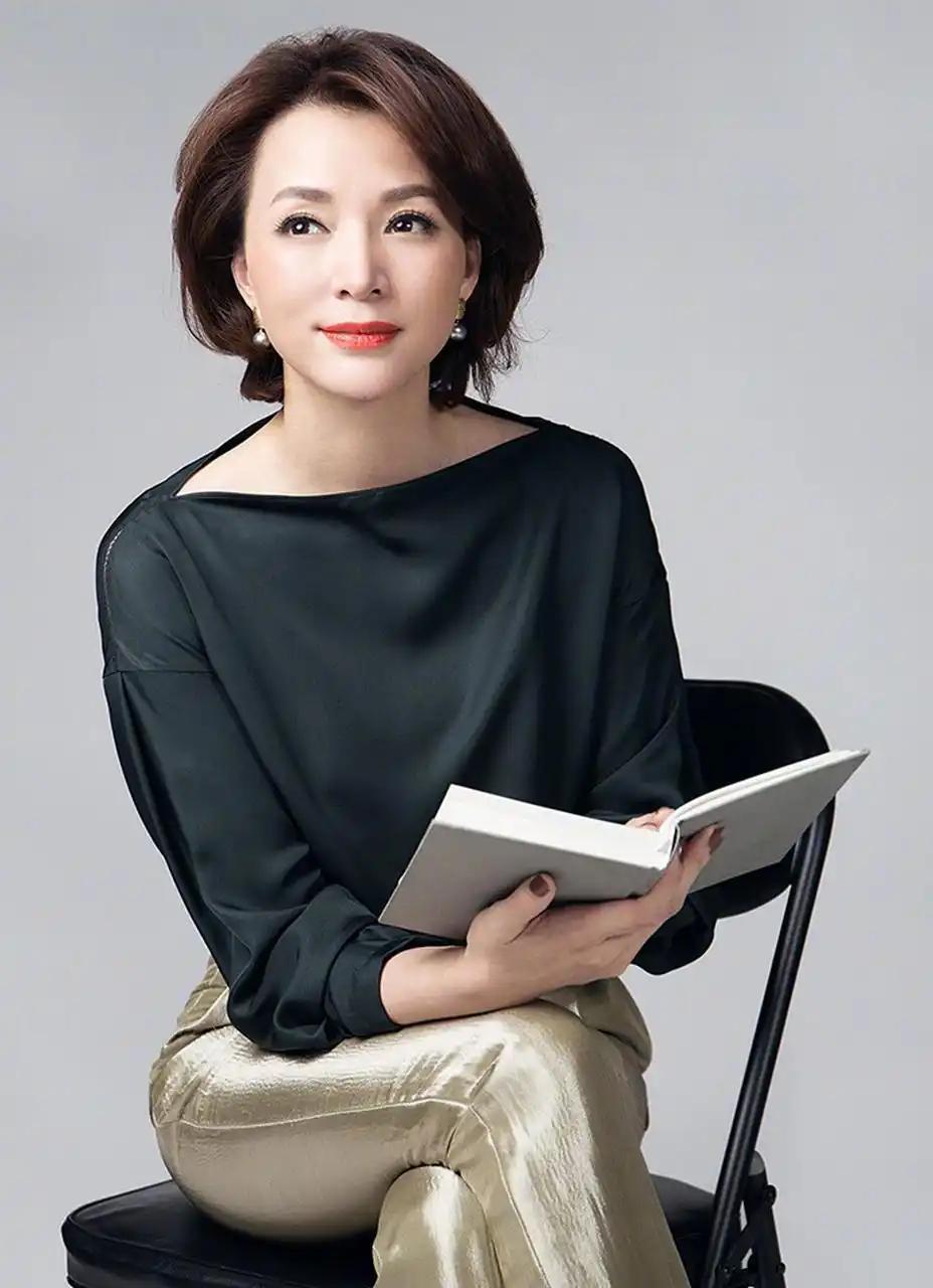 董卿: “我们睡过同一张床，喝过同一杯水，吃过同一碗饭，牵过彼此的手，搂过彼此的
