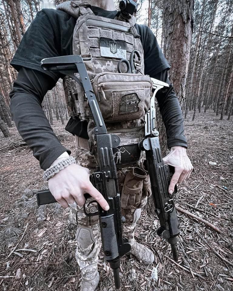 合作，当三叉戟遇见乌兹。