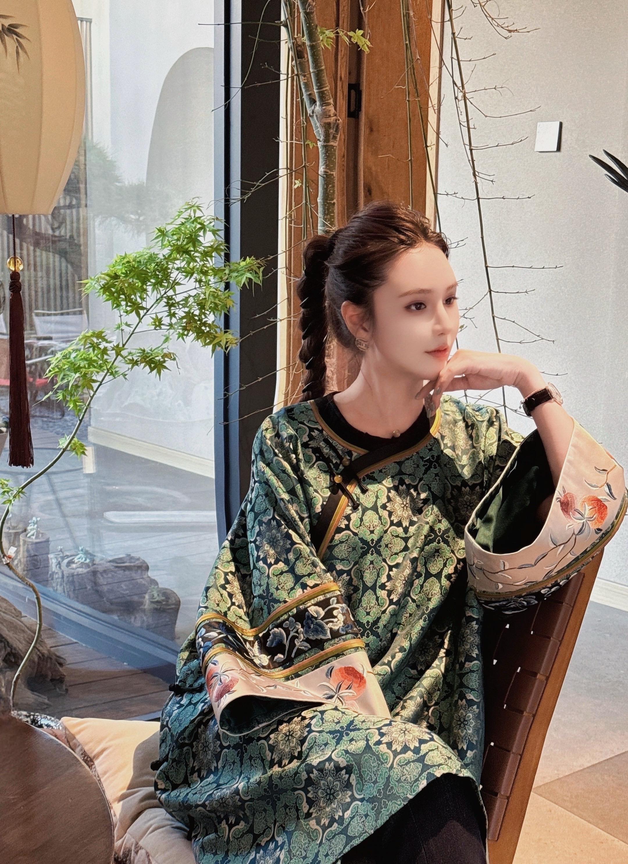 “以前我们眼里只有远方，现在终于敢直视身边的风景，和那一个个曾被忽略的温柔。”