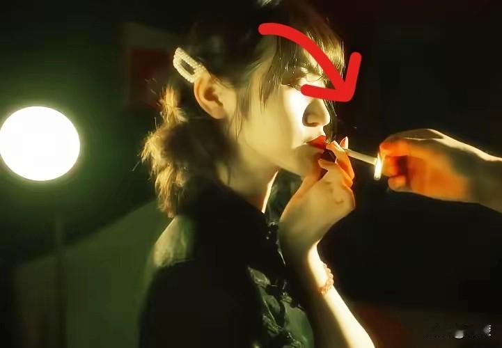 我们又赢了？！
我们赢了，
用目光迎击拳头，用眼眶重击拳锋！
港口被侵吞，是实打