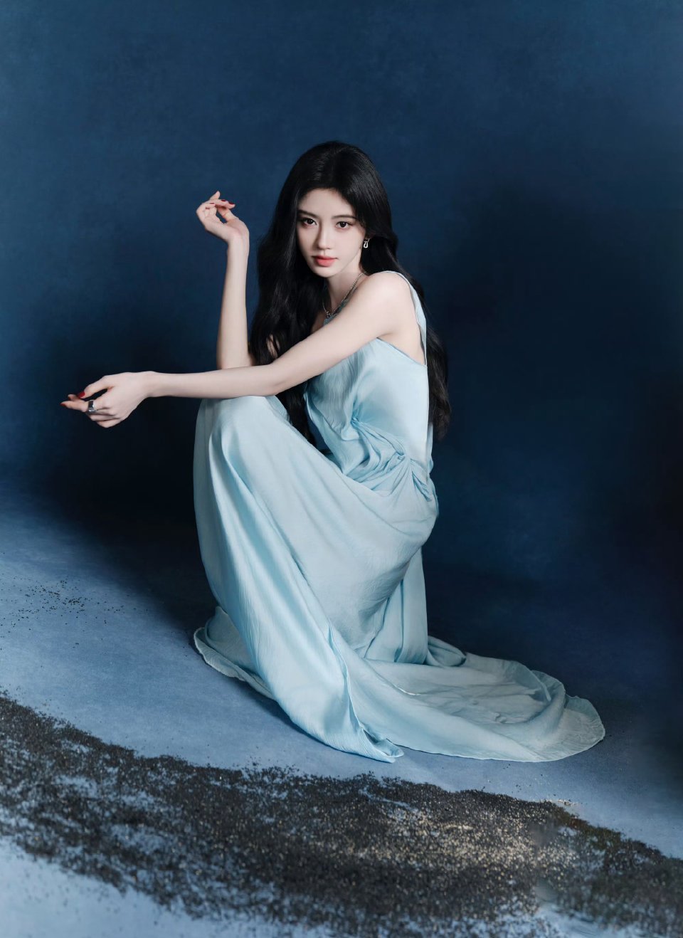 鞠婧祎苏绿夏jjy鞠婧祎 “属于玫瑰的盛夏永不缺席”​​​