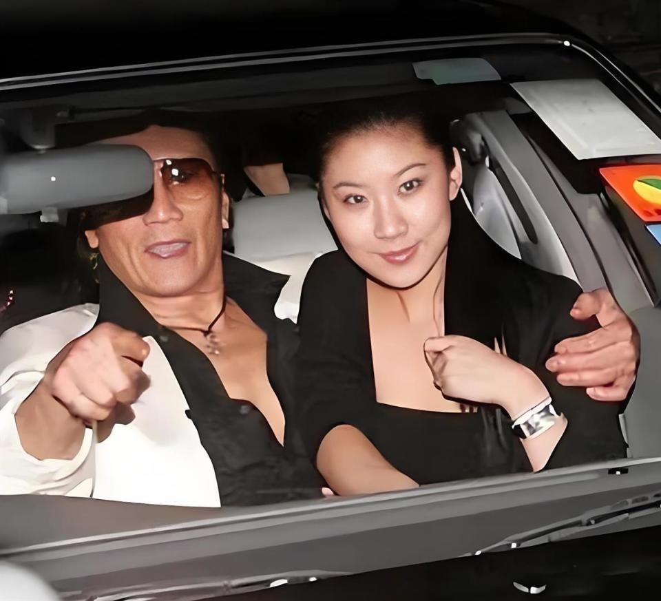 朋友说，谢贤死了，
不会再祸害小姑娘了。
我本来想怼他，结果一查，

怼不出来了